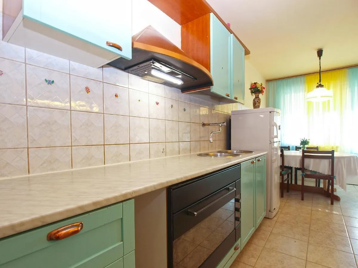 Apartment Momcilo 1995 بولا
