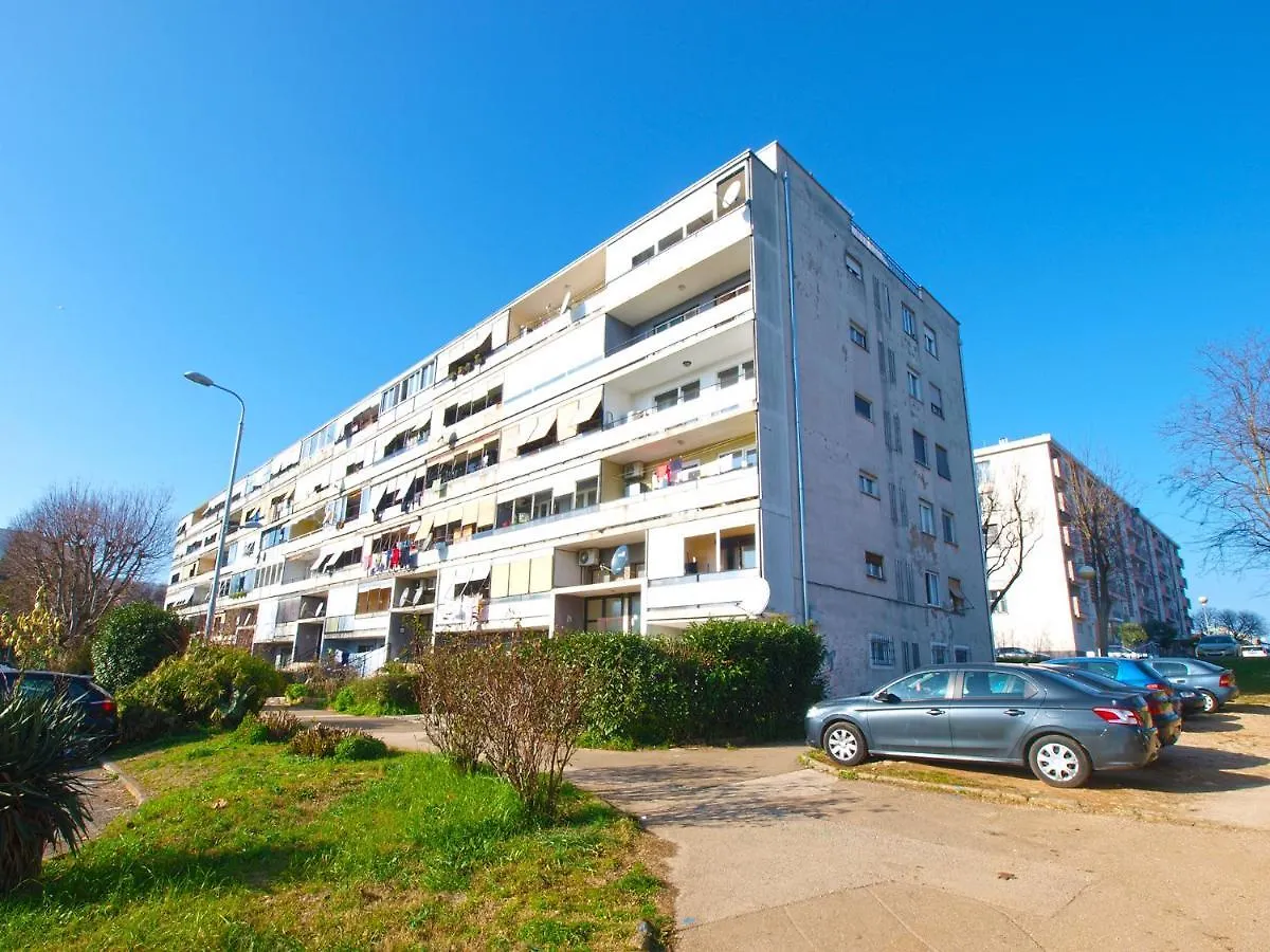 Apartment Momcilo 1995 بولا