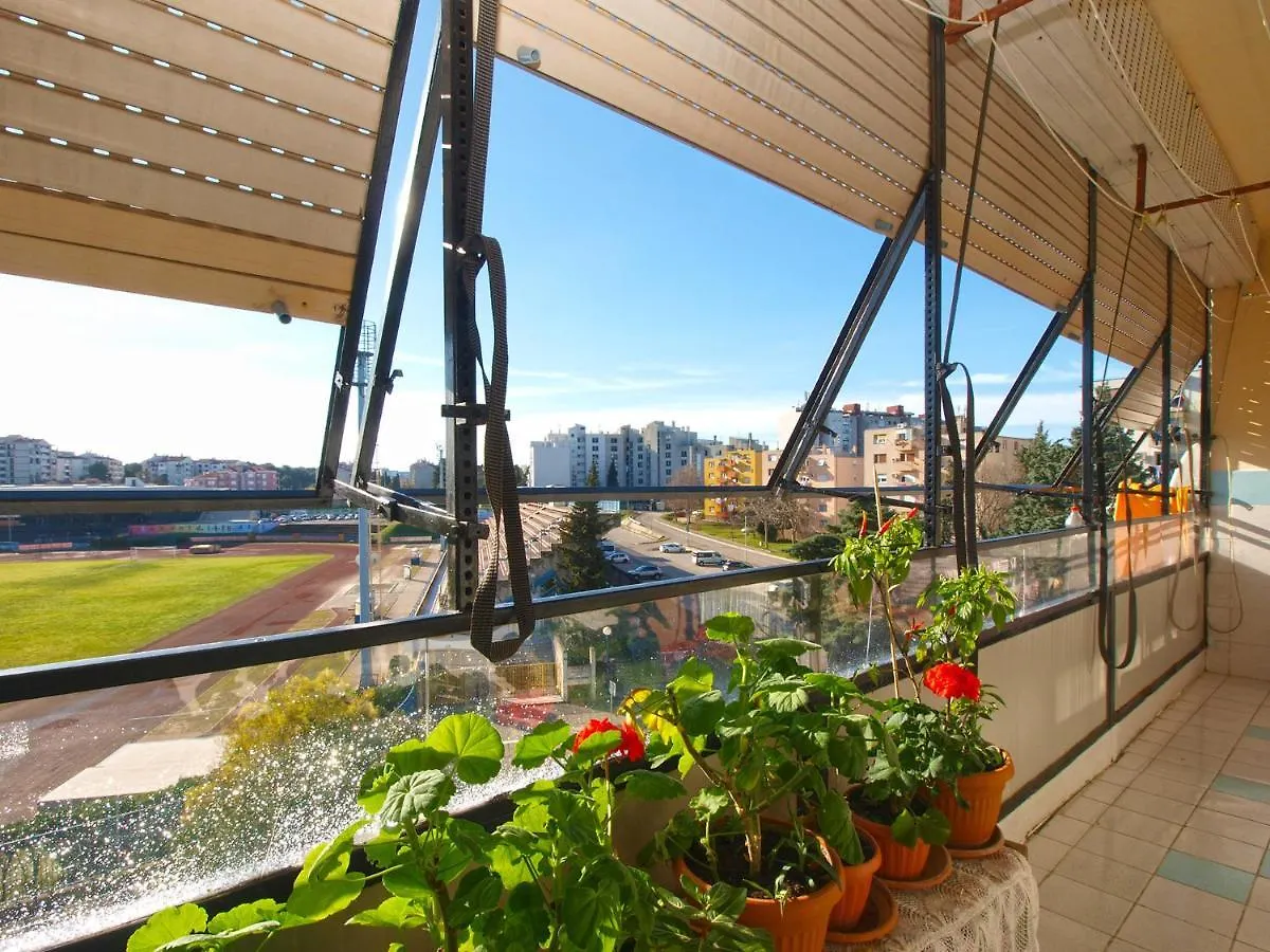 Apartment Momcilo 1995 بولا